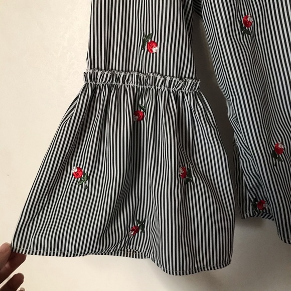 Gray white stripe bell sleeve embroidered top med - Picture 4 of 6